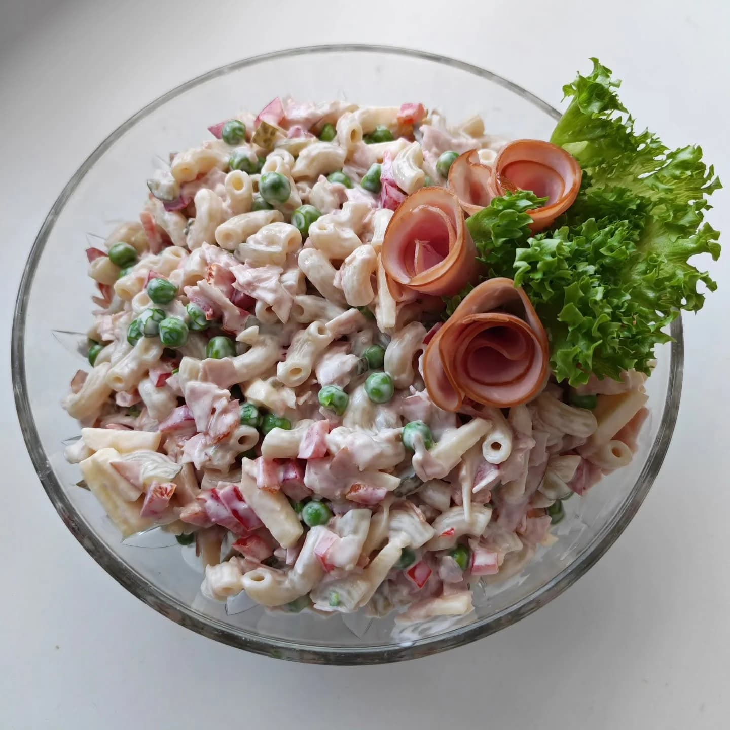 Kinkku-makaronisalaatti